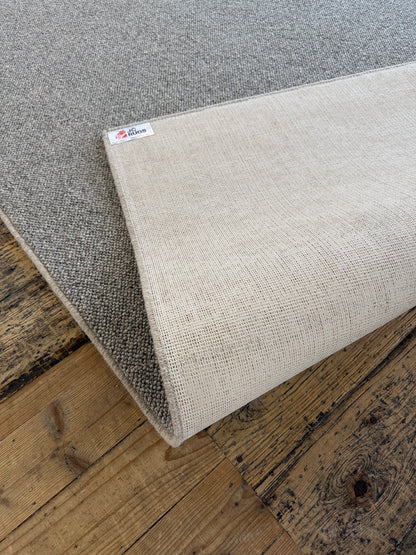 Chert 100% wool rug 177cm x 298cm