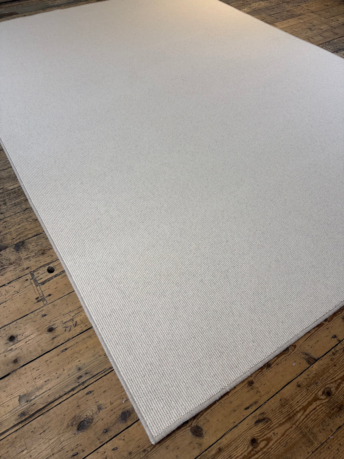 Tawny 100% wool rug 240cm x 340cm