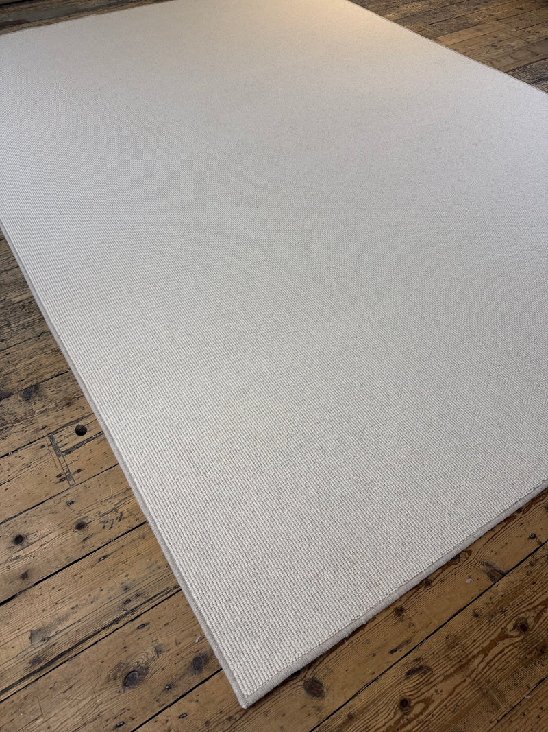 Tawny 100% wool rug 240cm x 340cm