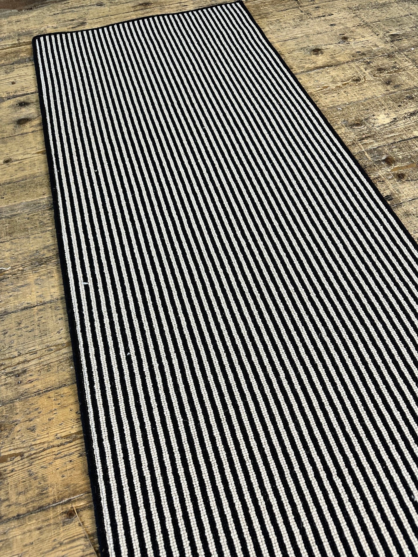 Oreo 100% wool runner 67cm x 234cm