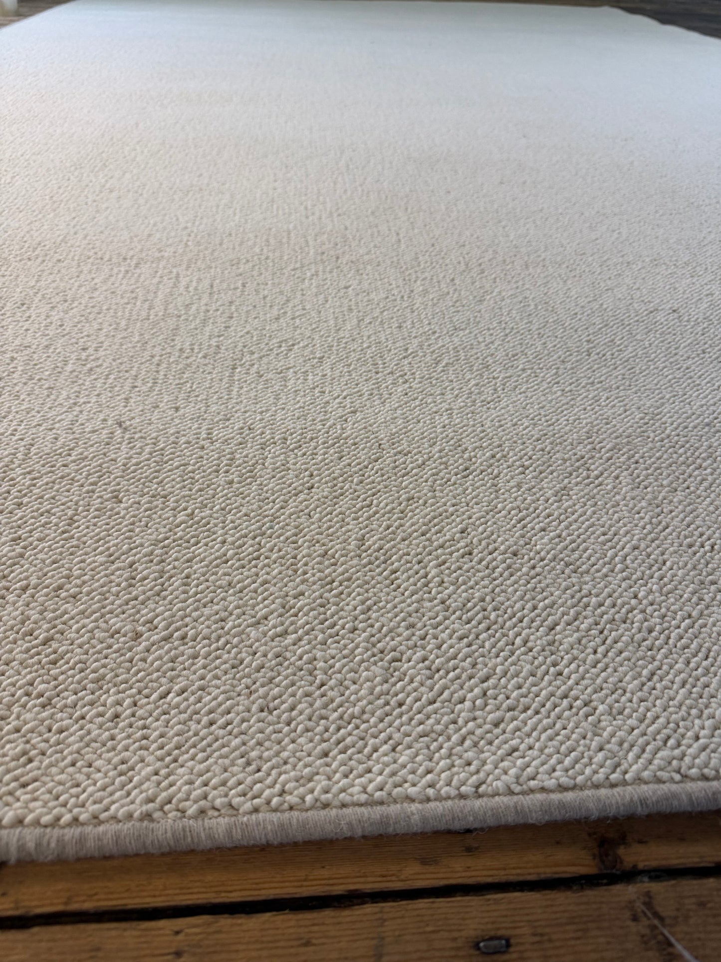 Blanc ivorie 100% wool rug 235cm x 370cm