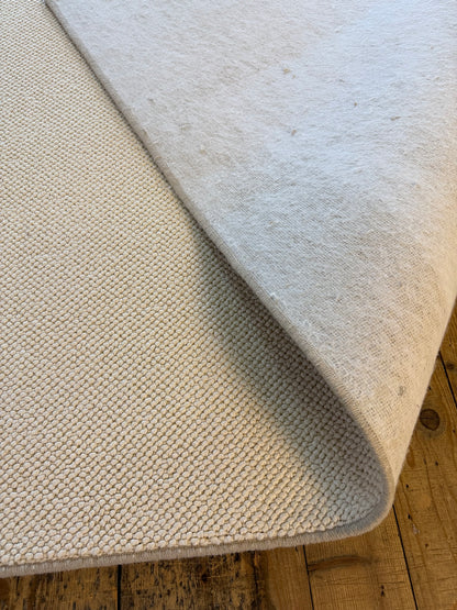 Crème 100% polypropylene rug 250cm x 350cm