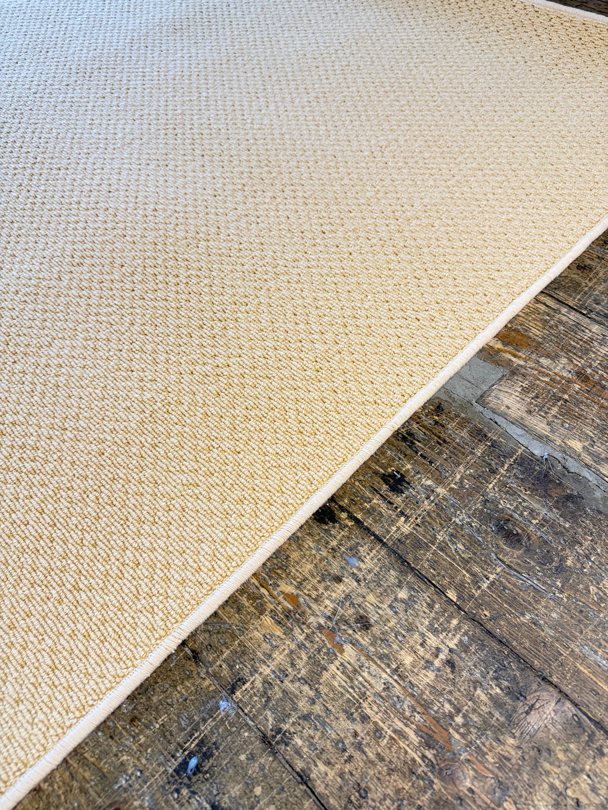 Mustard 100% wool rug 276cm x 330cm