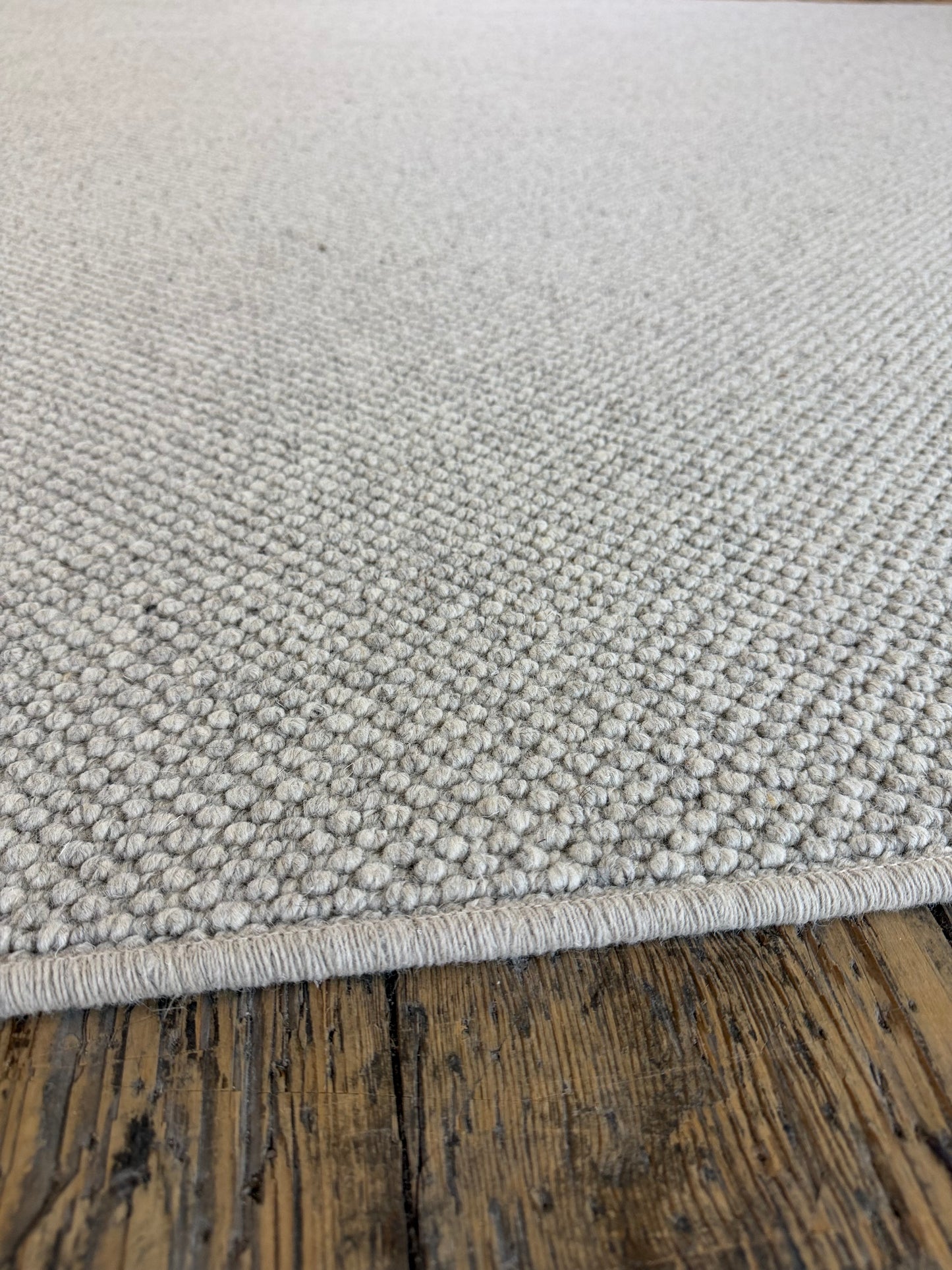 Lunar 100% wool rug 255cm x 368cm
