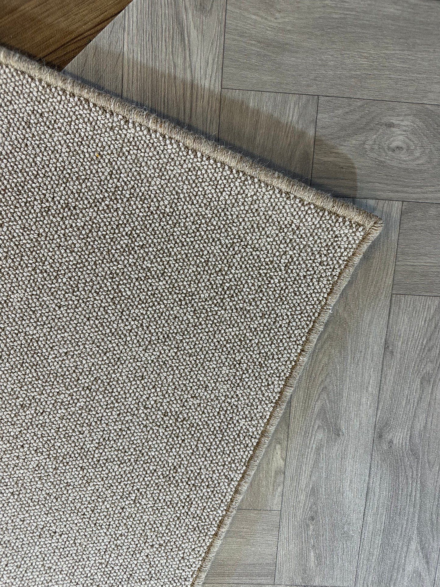 Rustic 100% wool rug 185cm x 276cm