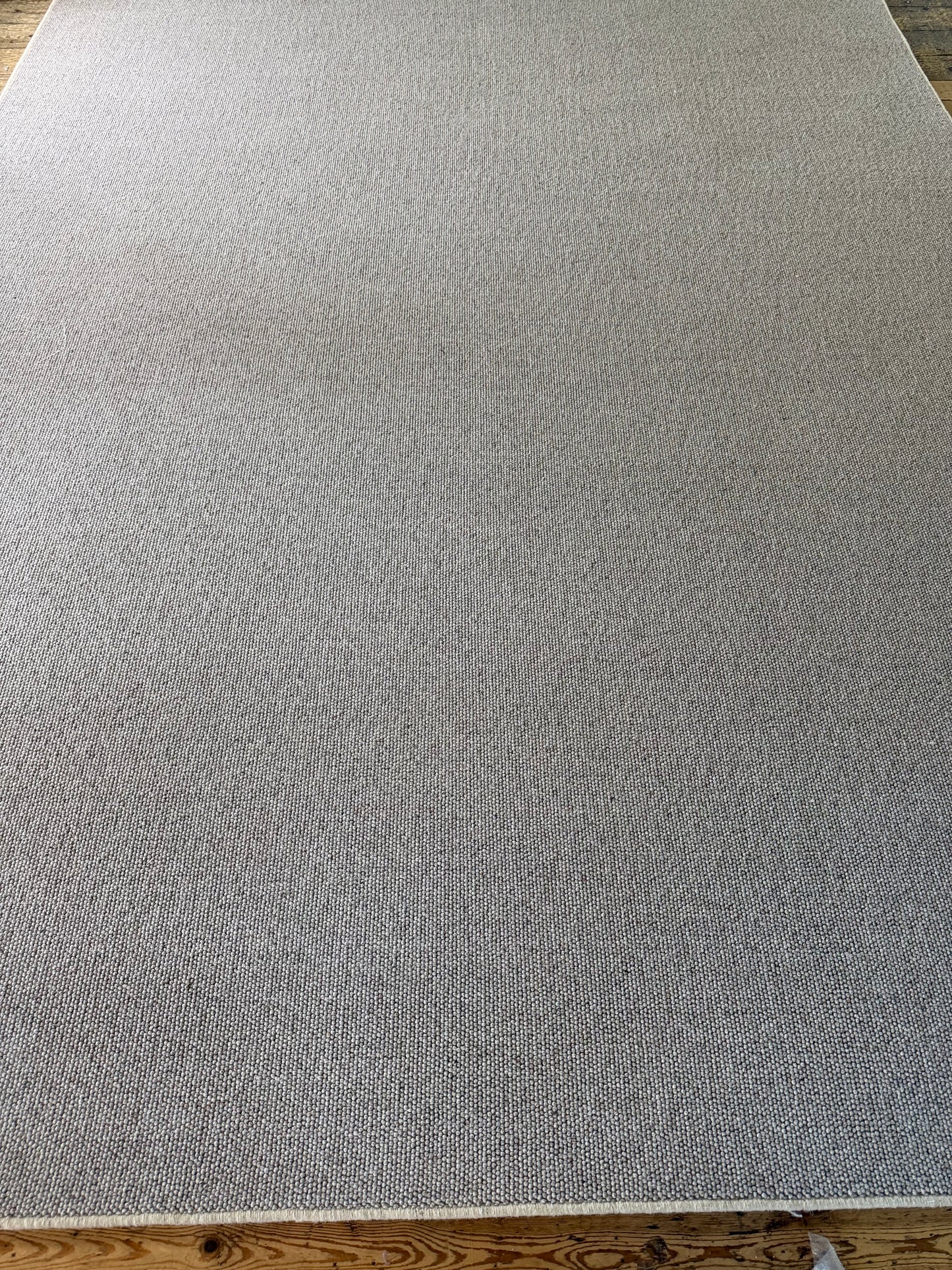 Pewter 100% wool rug 274cm x 358cm