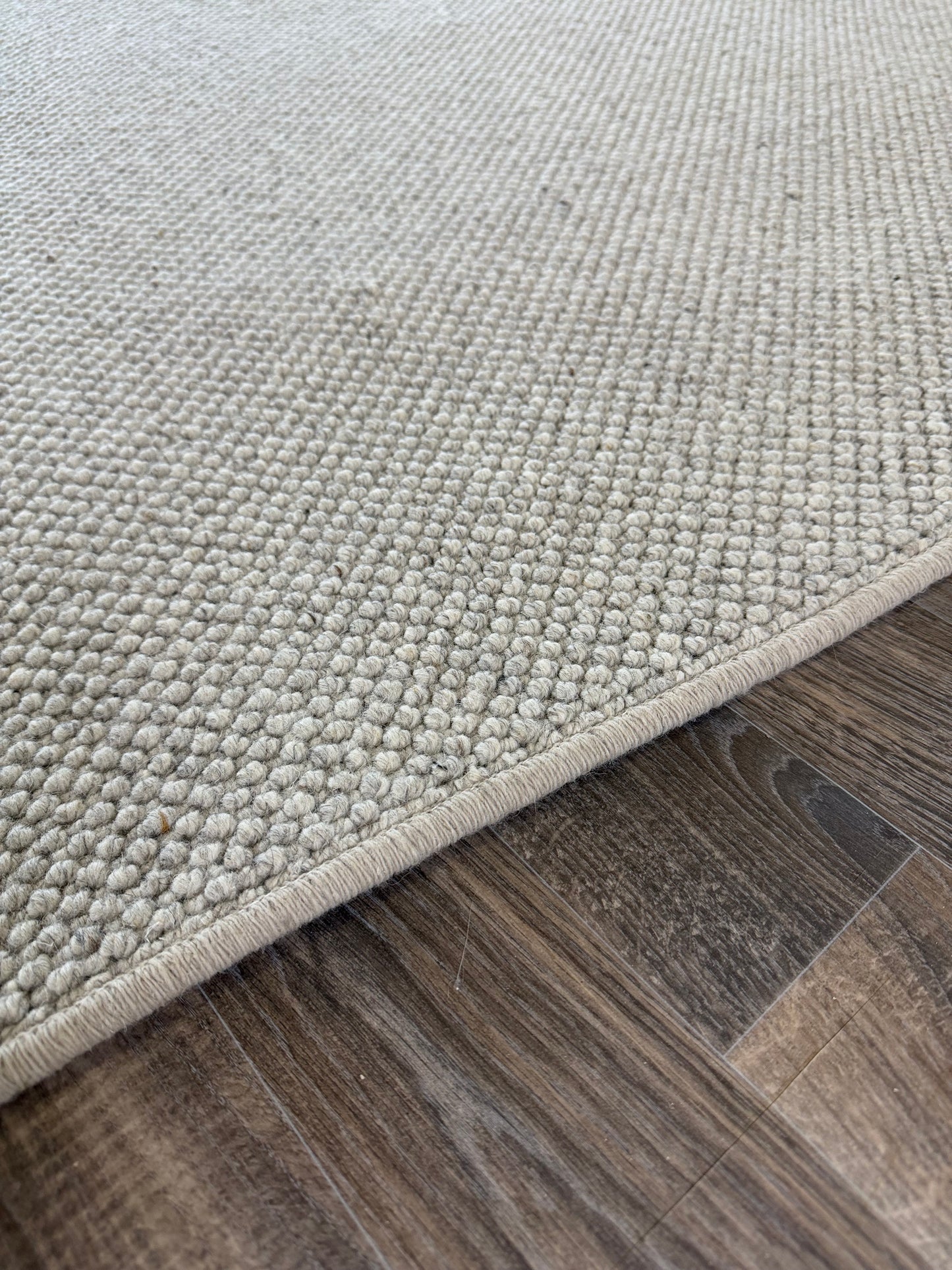 Lunar 100% wool rug 255cm x 368cm