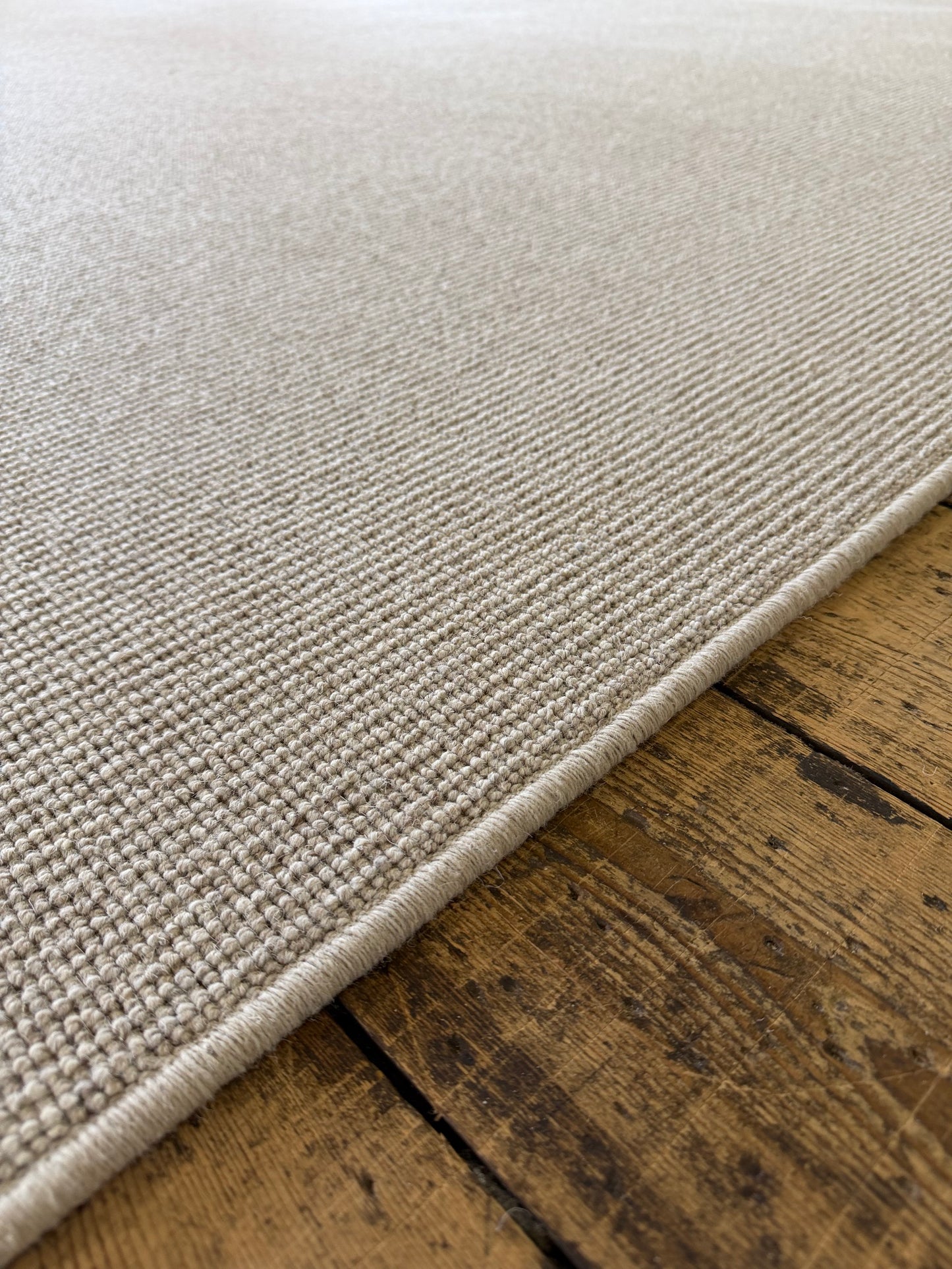 Hessian 100% wool rug 236cm x 328cm