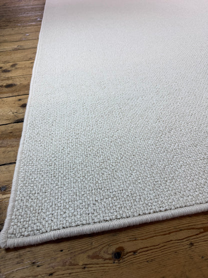 Pearled ivory 100% polypropylene rug 225cm x 357cm