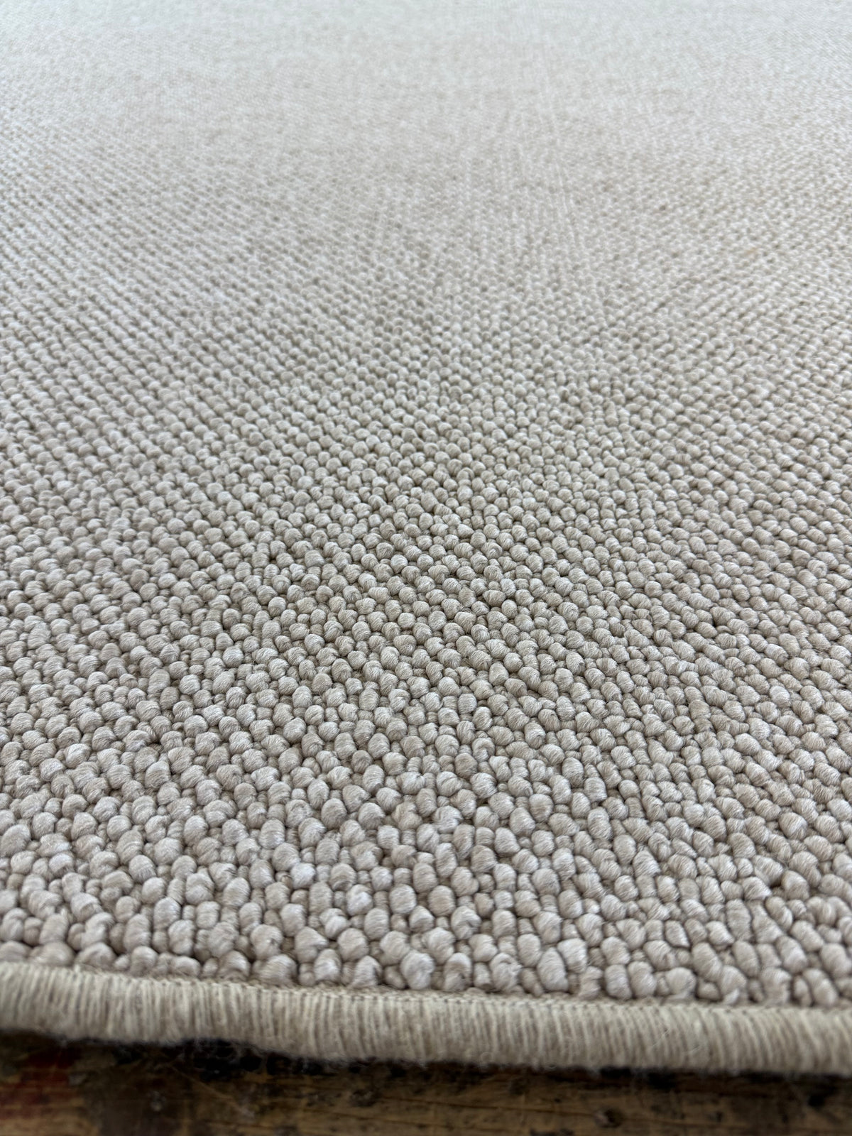 Oyster 100% polypropylene rug 199cm x 300cm