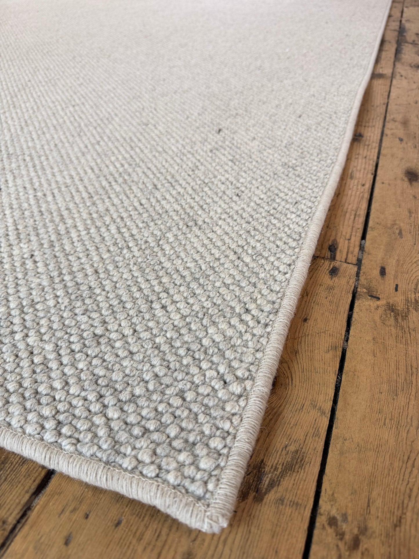 Lunar 100% wool rug 255cm x 368cm