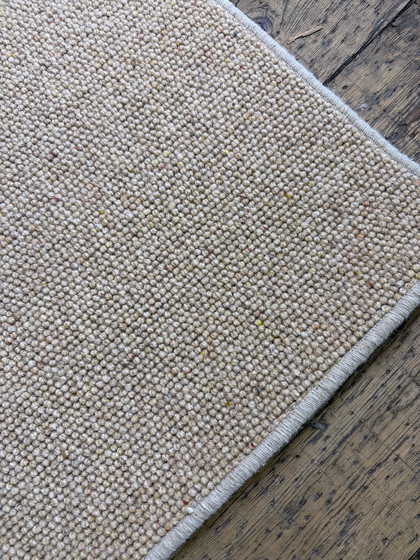 Wheaten 100% wool rug 200cm x 290cm