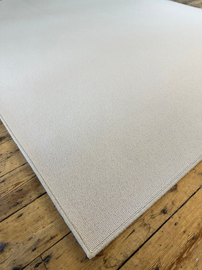 White flake 100% wool rug 229cm x 303cm