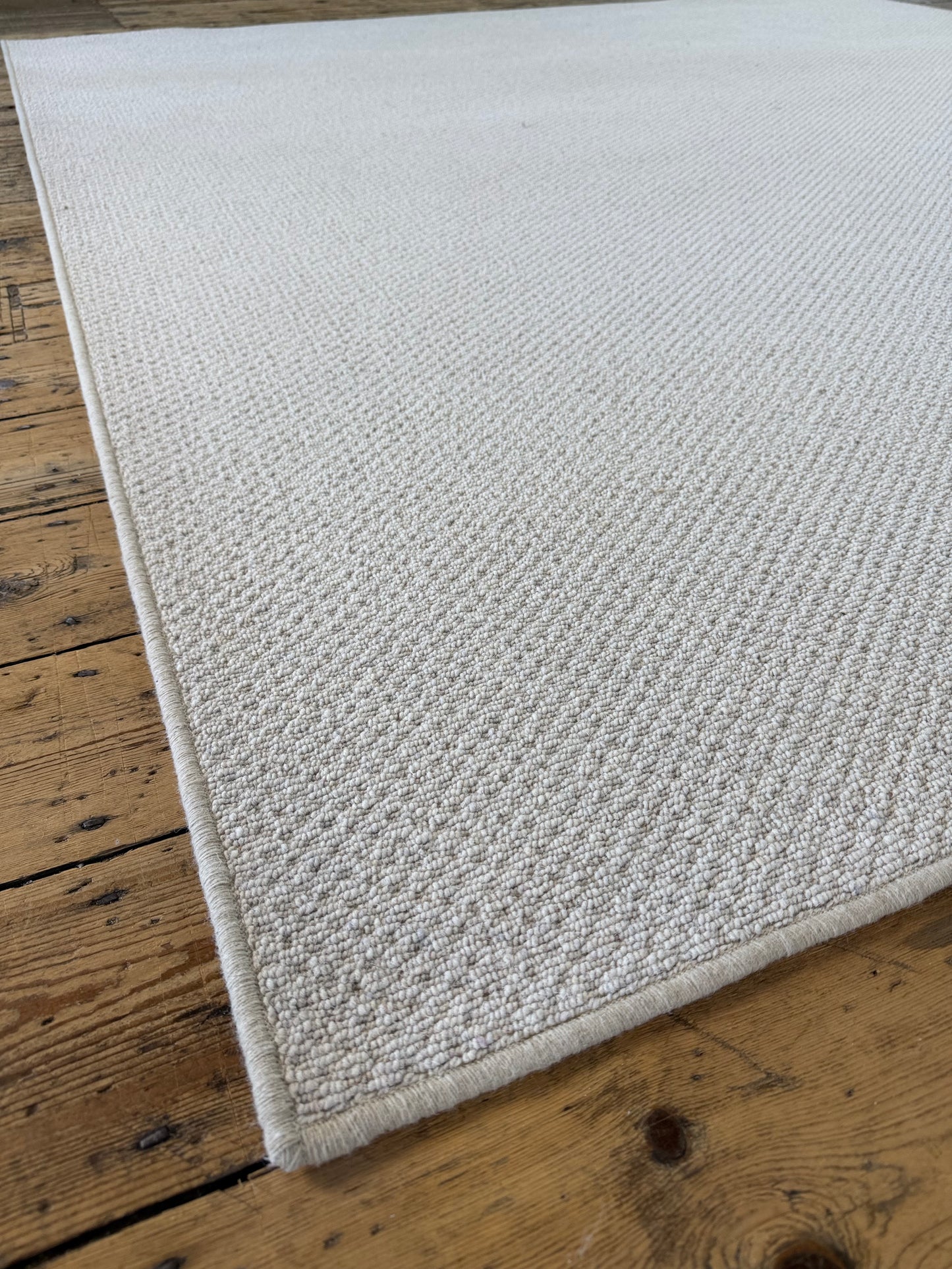 Tones 100% wool rug 260cm x 280cm