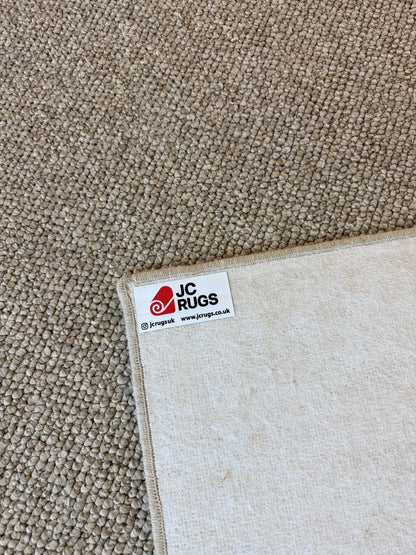 Heirloom 100% polypropylene rug 154cm x 292cm