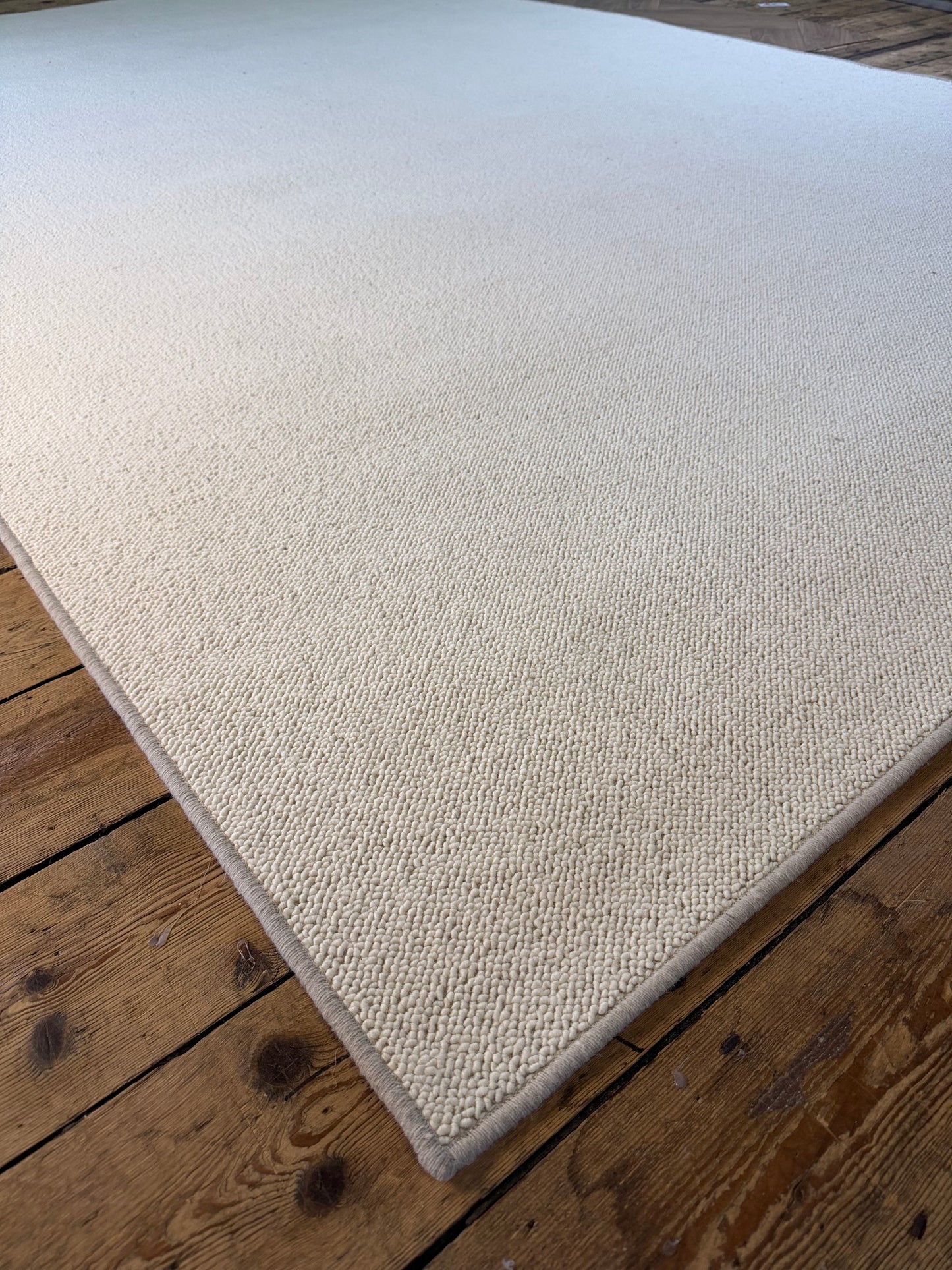 Blanc ivorie 100% wool rug 235cm x 370cm