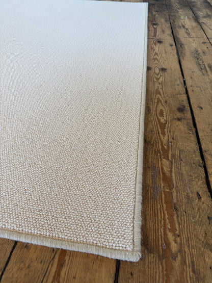 White flake 100% wool rug 170cm x 264cm