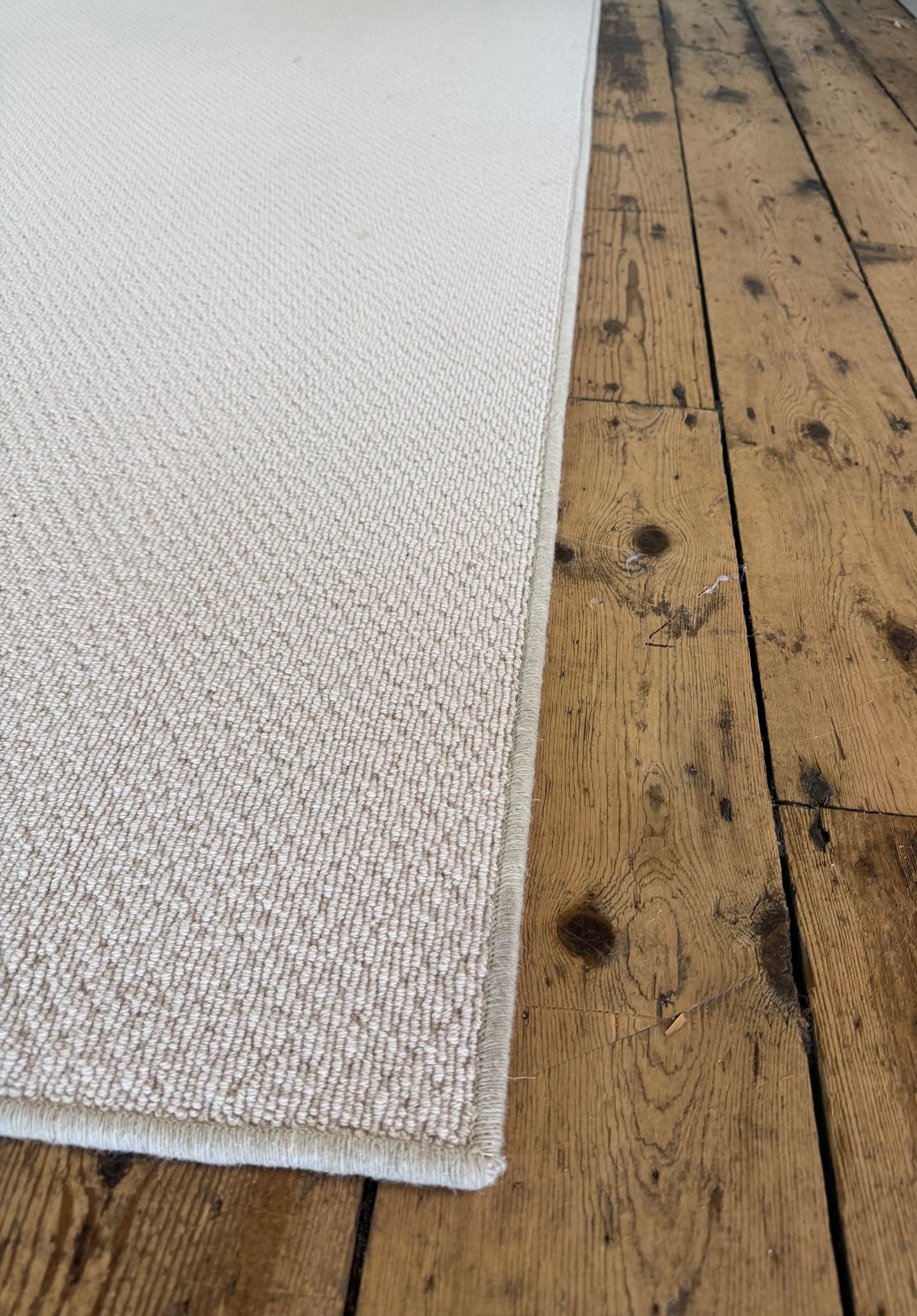Tones 100% wool rug 260cm x 372cm
