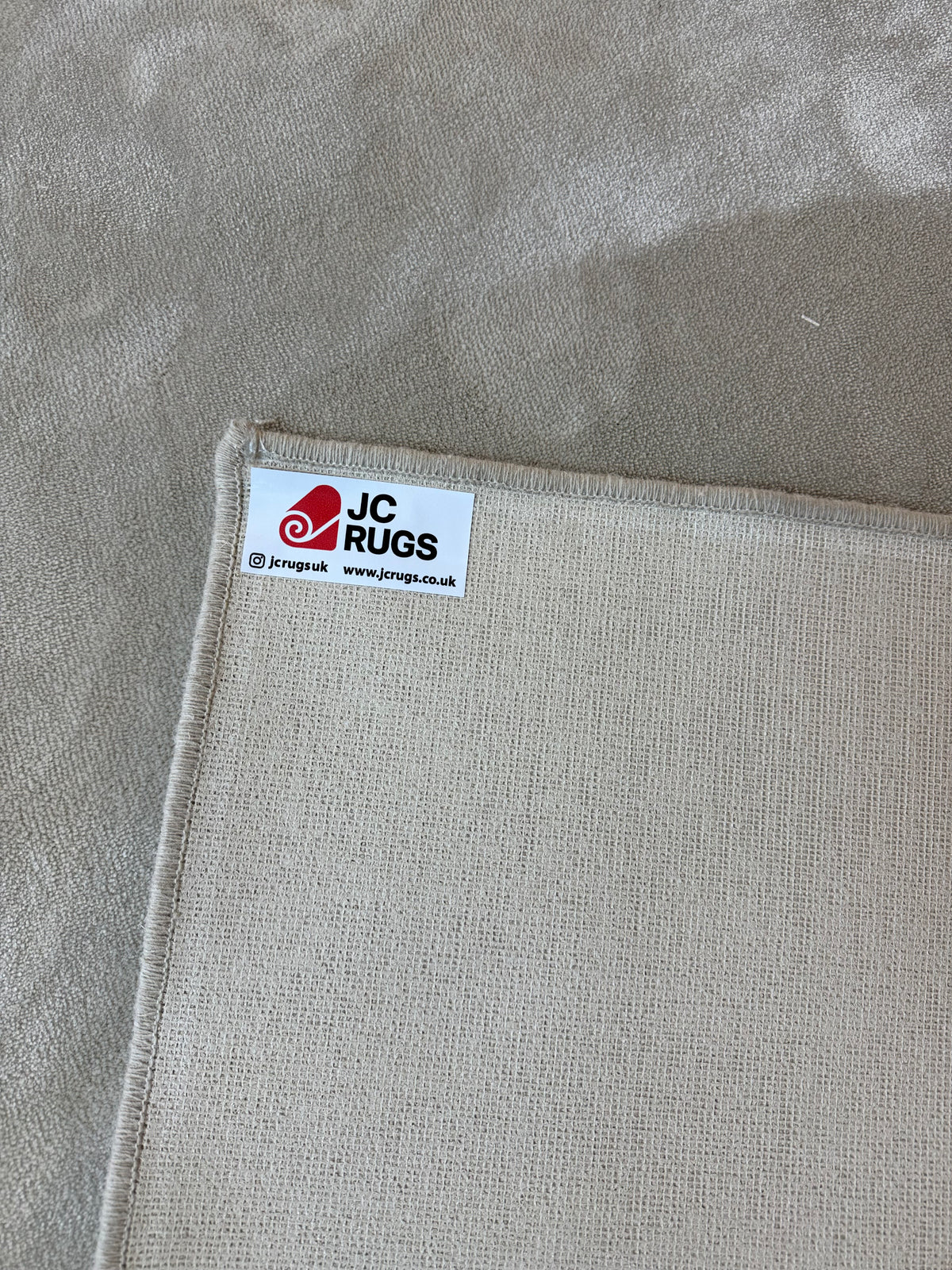 Oyster 100% polypropylene rug 275cm x 287cm
