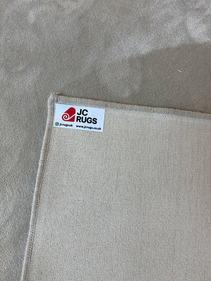 Oyster 100% polypropylene rug 275cm x 287cm