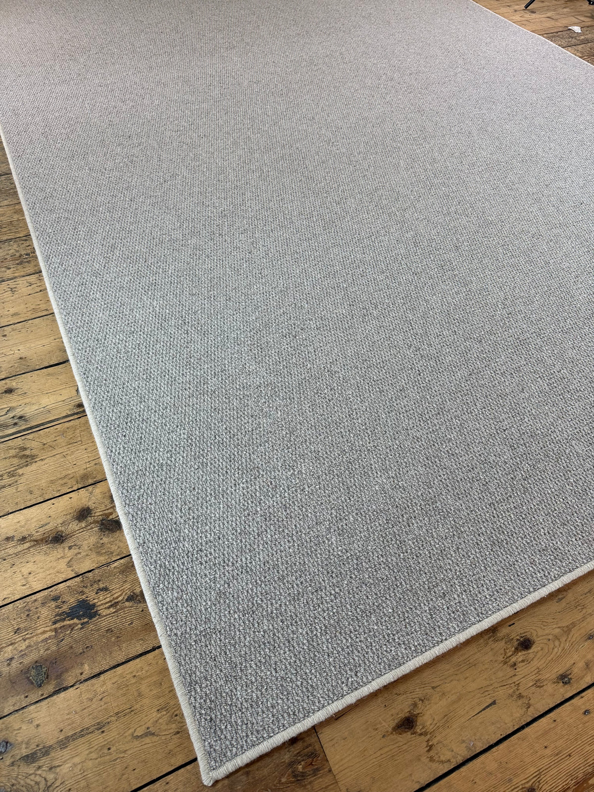 Smoke 100% wool rug 230cm x 377cm