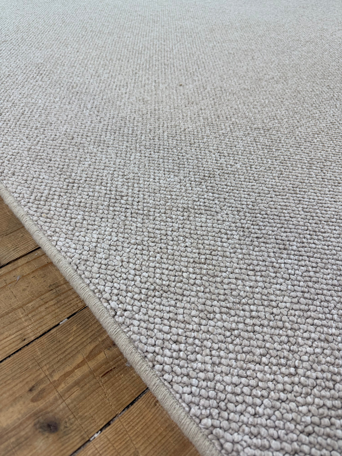 Oyster 100% polypropylene rug 199cm x 300cm