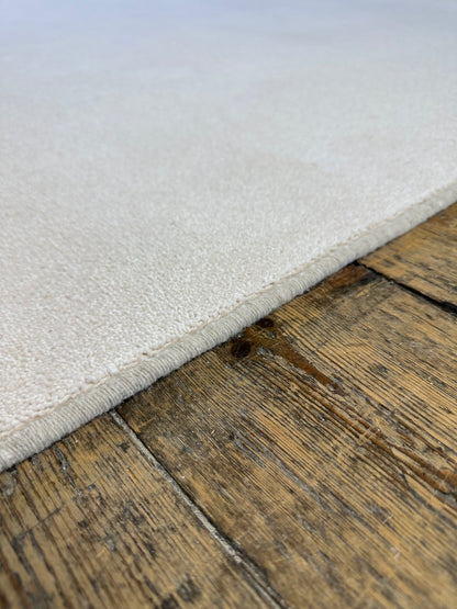 Jasmin white wool rug 242cm x 358cm