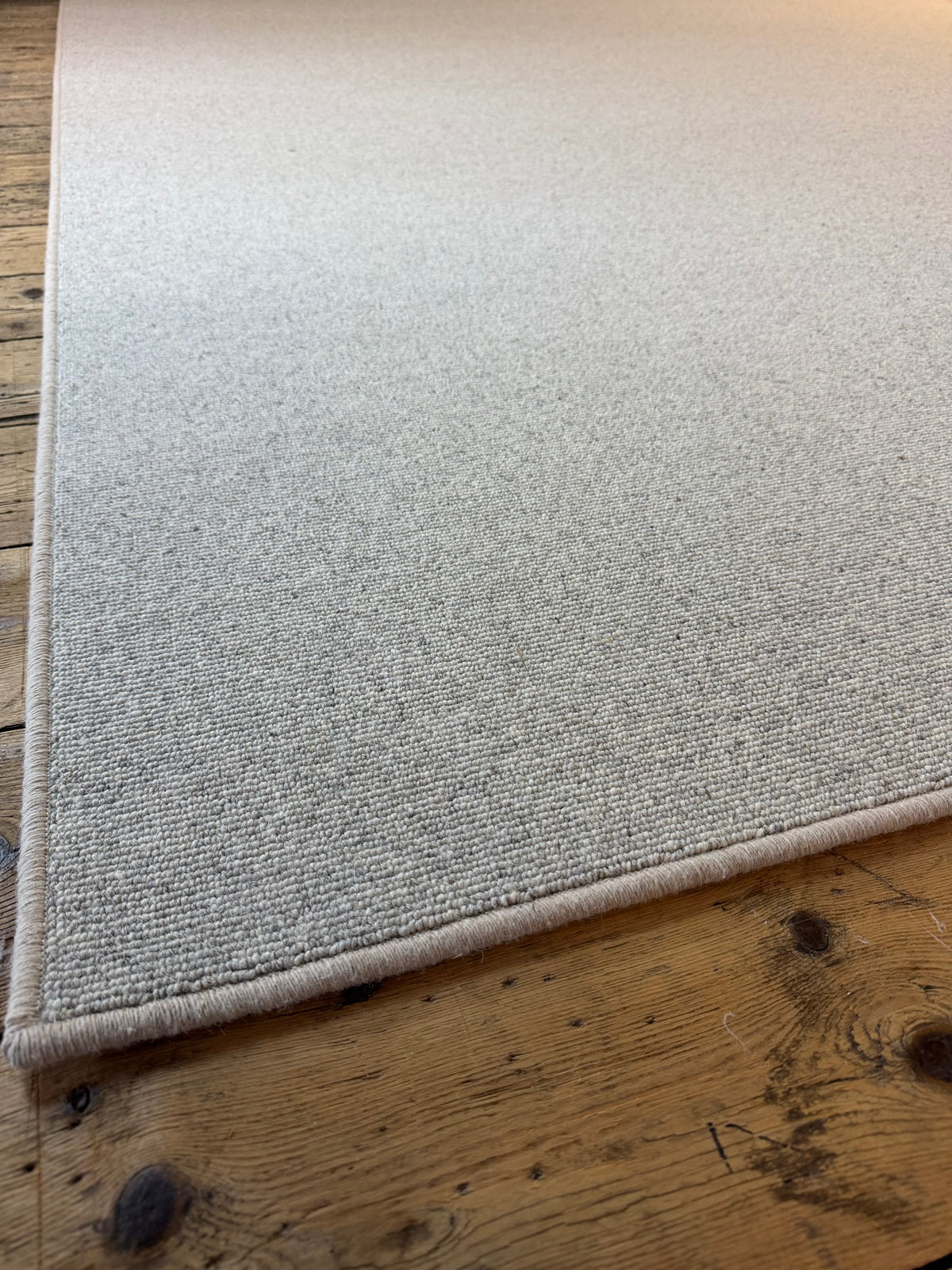 Bone 100% wool rug 265cm x 327cm