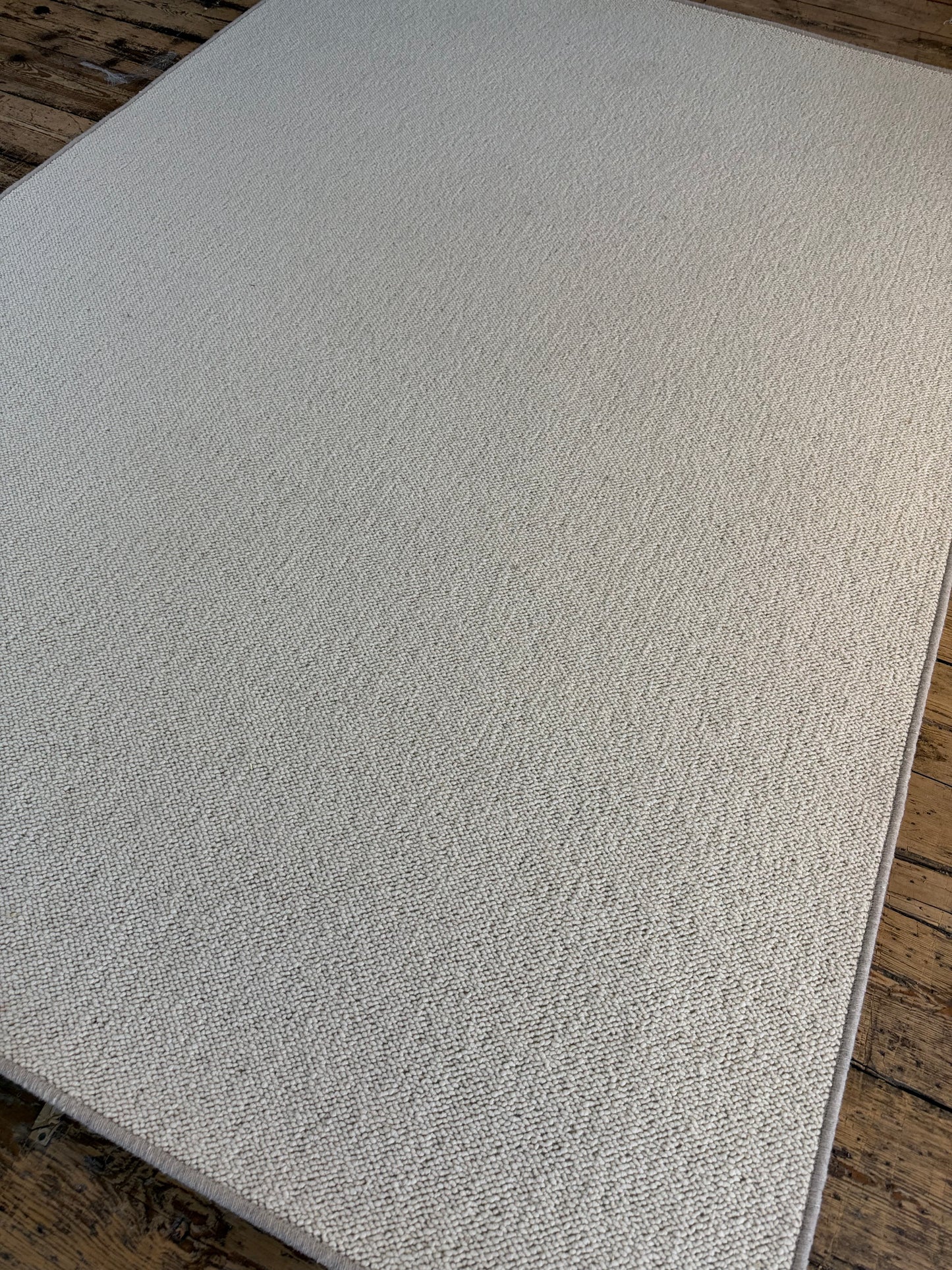 Blanc ivoire 100% wool rug 160cm x 230cm
