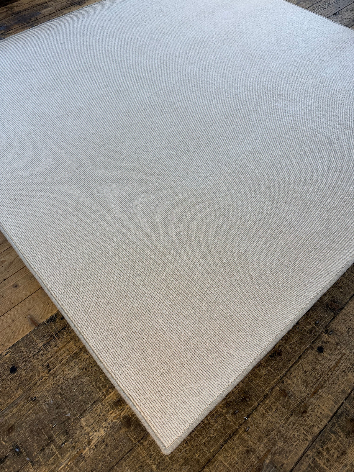 Tawny 100% wool rug 230cm x 230cm