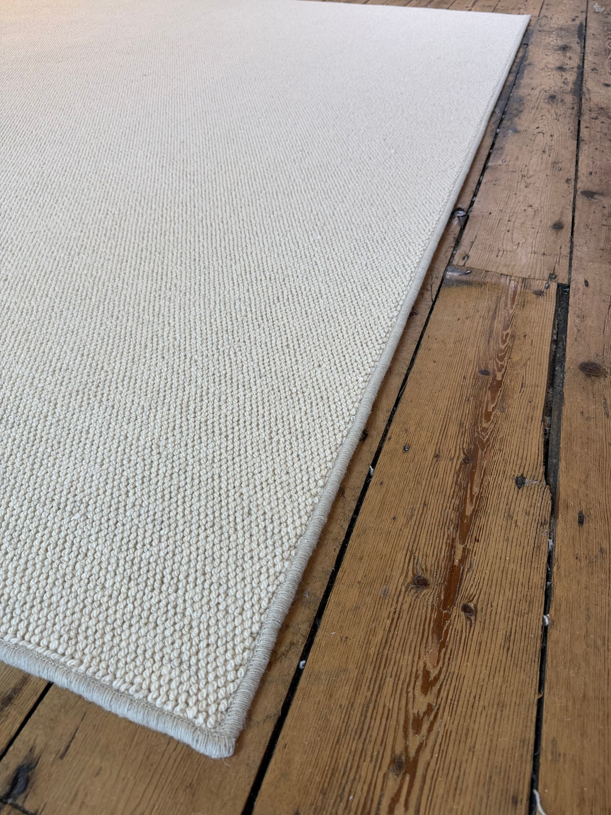 Eagle 100% undyed wool rug 250cm x 350cm