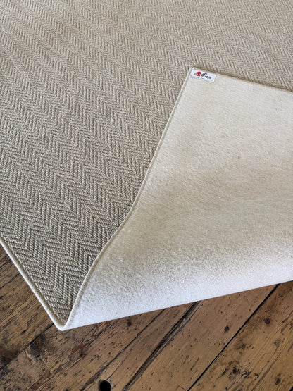 Harvest 100% wool rug 200cm x 284cm