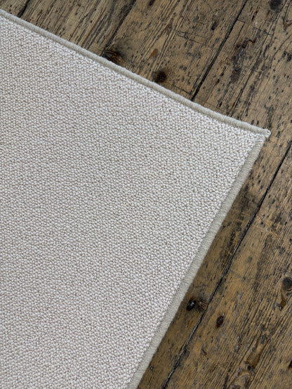 White flake 100% wool rug 200cm x 277cm
