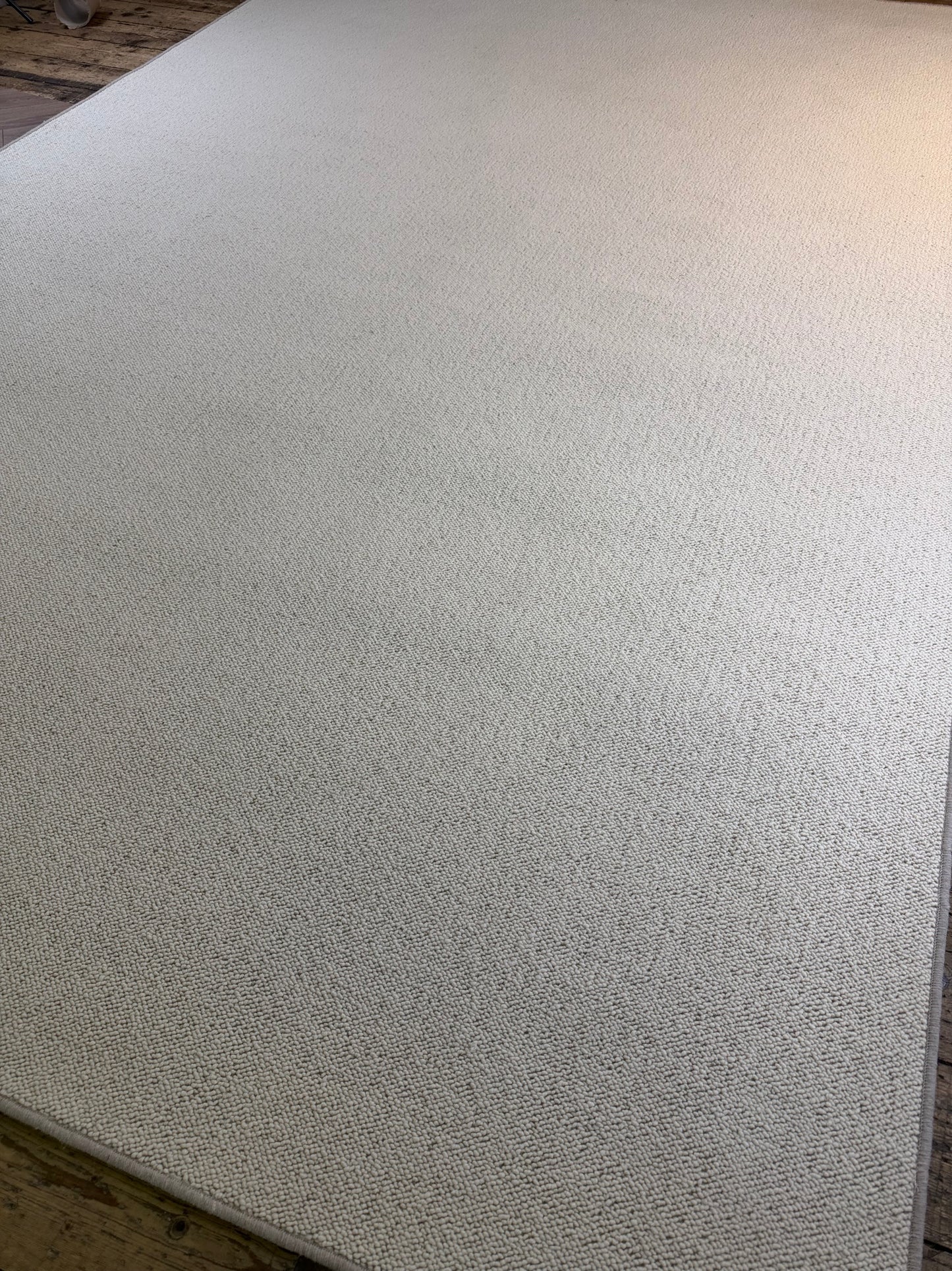 Blanc ivorie 100% wool rug 235cm x 370cm