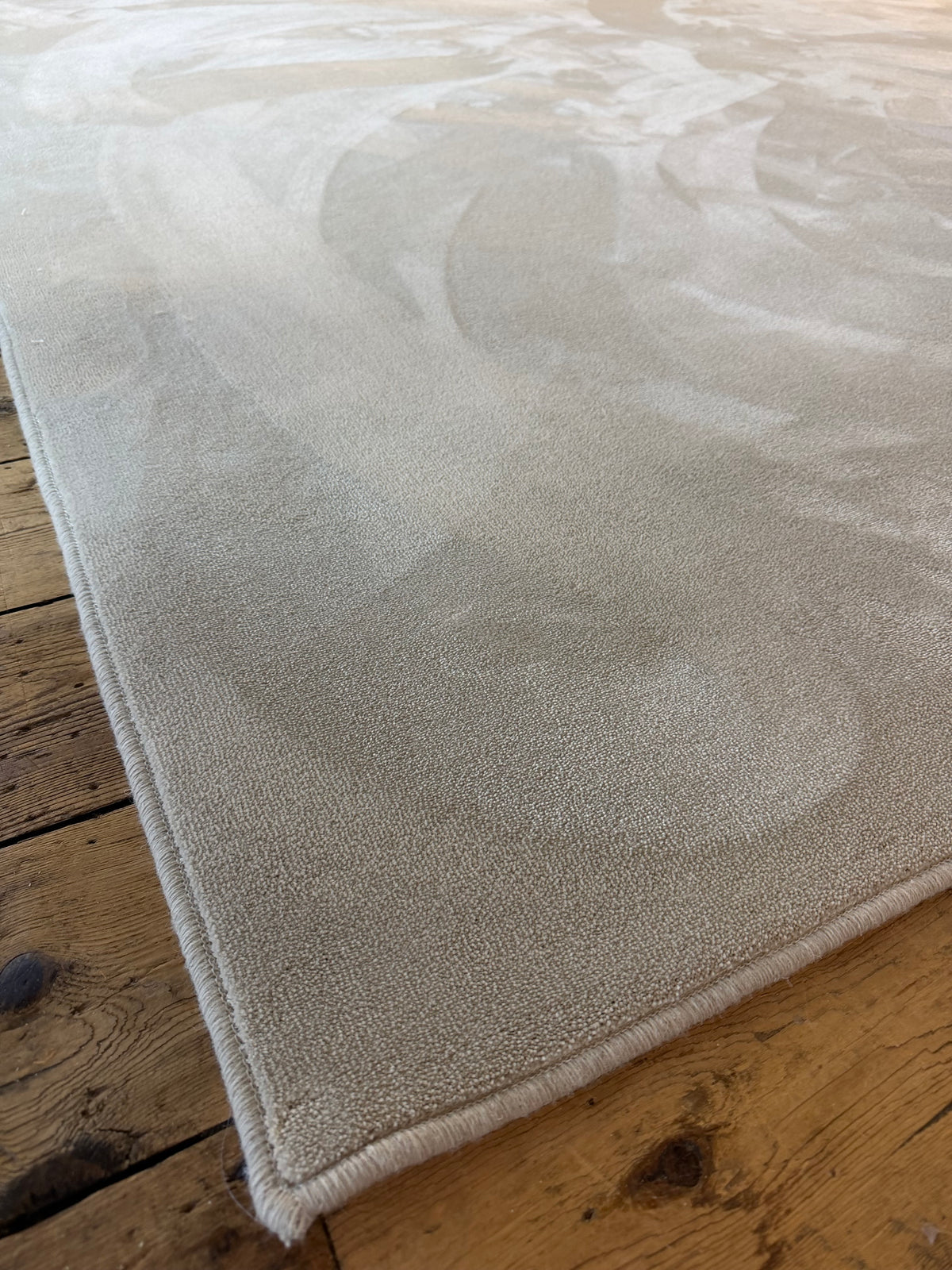 Oyster 100% polypropylene rug 275cm x 287cm