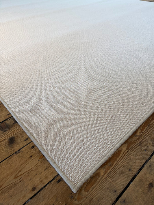 White flake 100% wool rug 270cm x 370cm