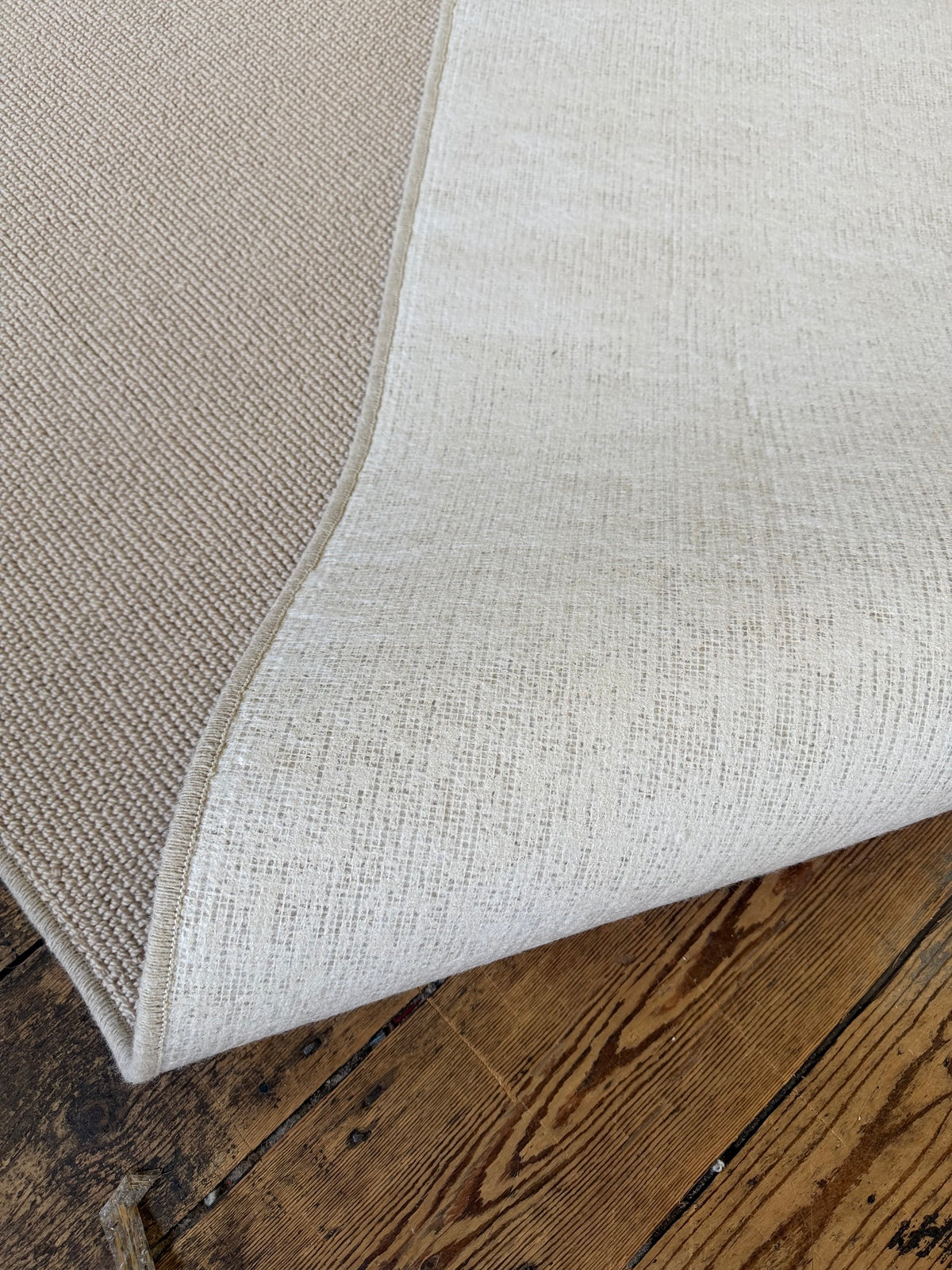 Royal 100% wool rug 160cm x 227cm