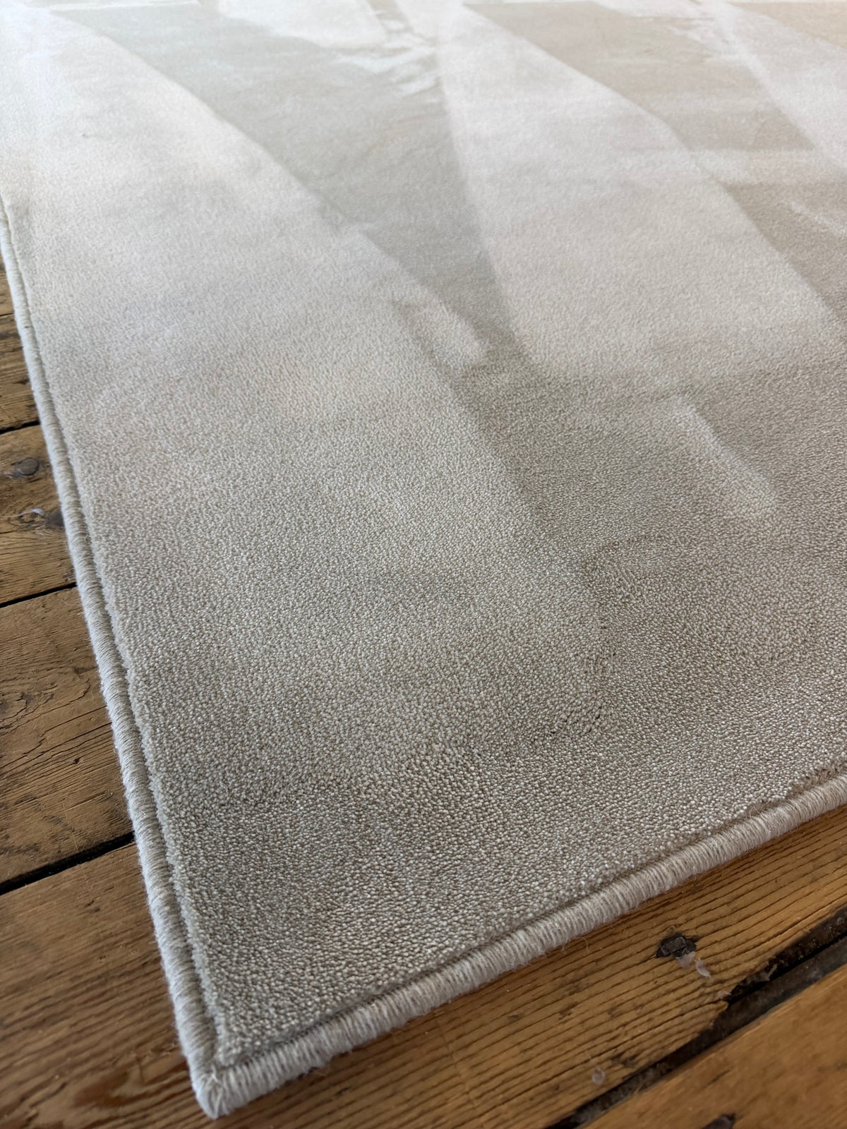 Portland 100% polypropylene rug 200cm x 245cm