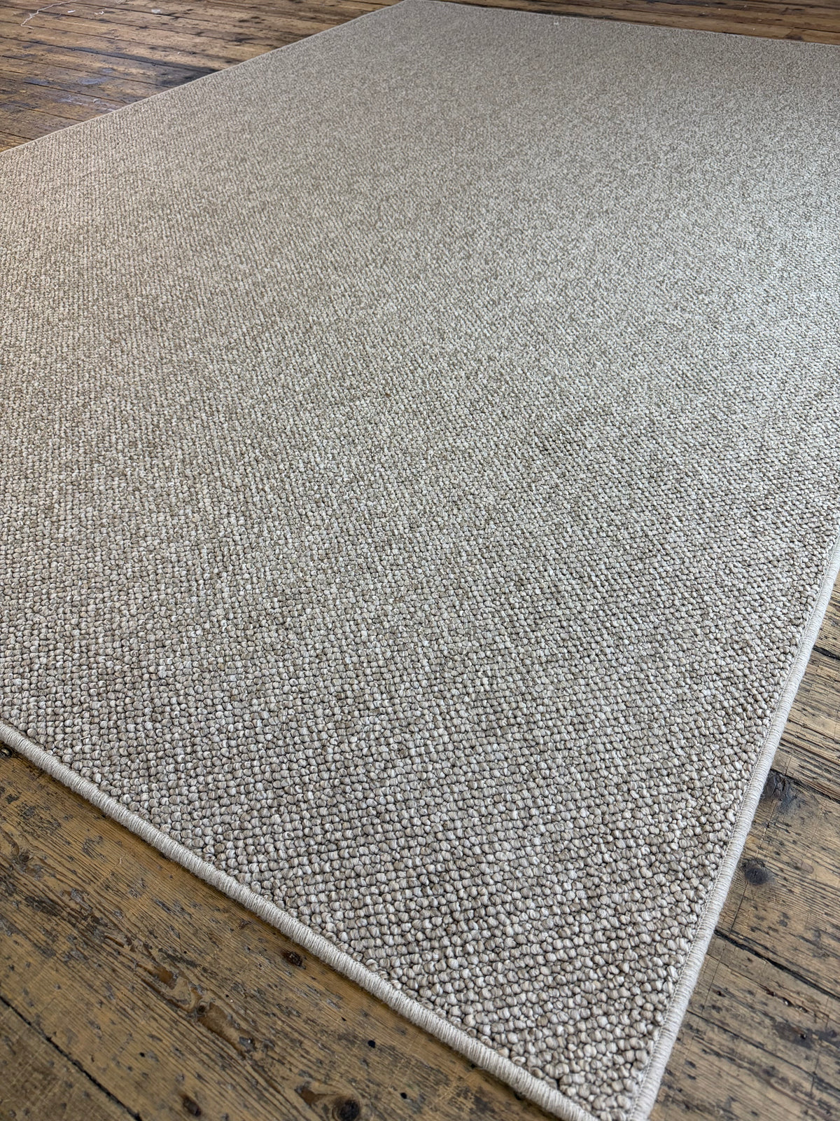 Heirloom 100% polypropylene rug 200cm x 293cm