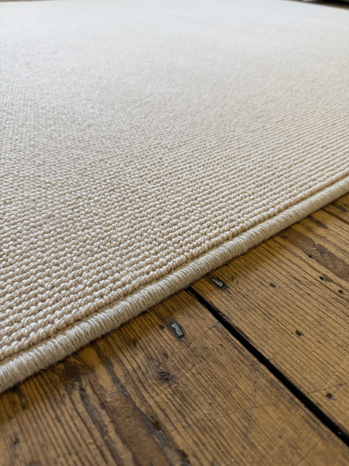 Royal 100% wool rug 160cm x 227cm
