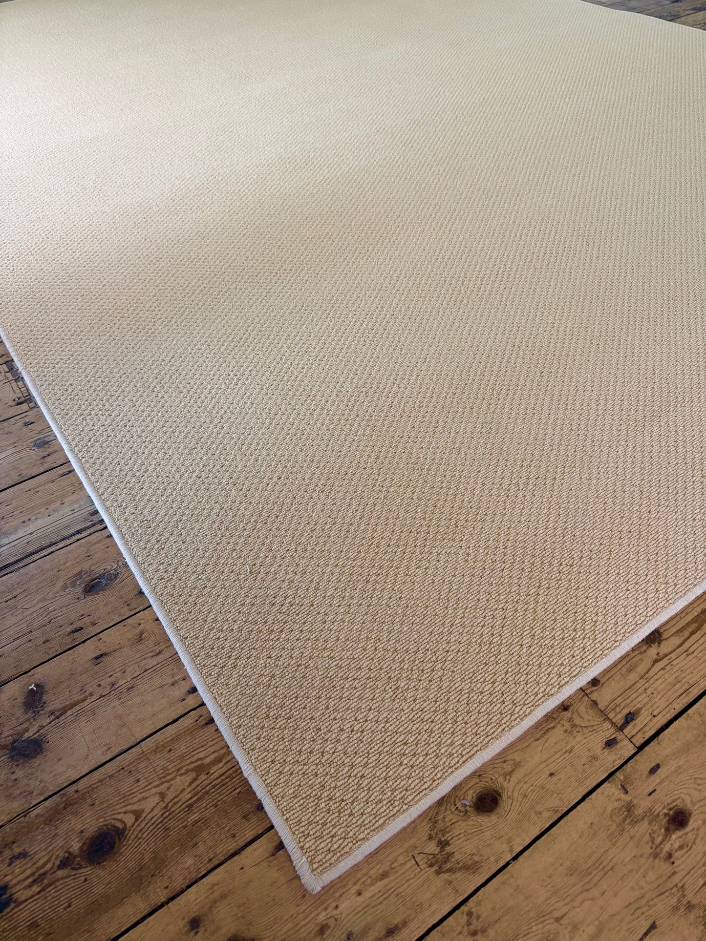 Honeycomb 100% wool rug 276cm x 398cm