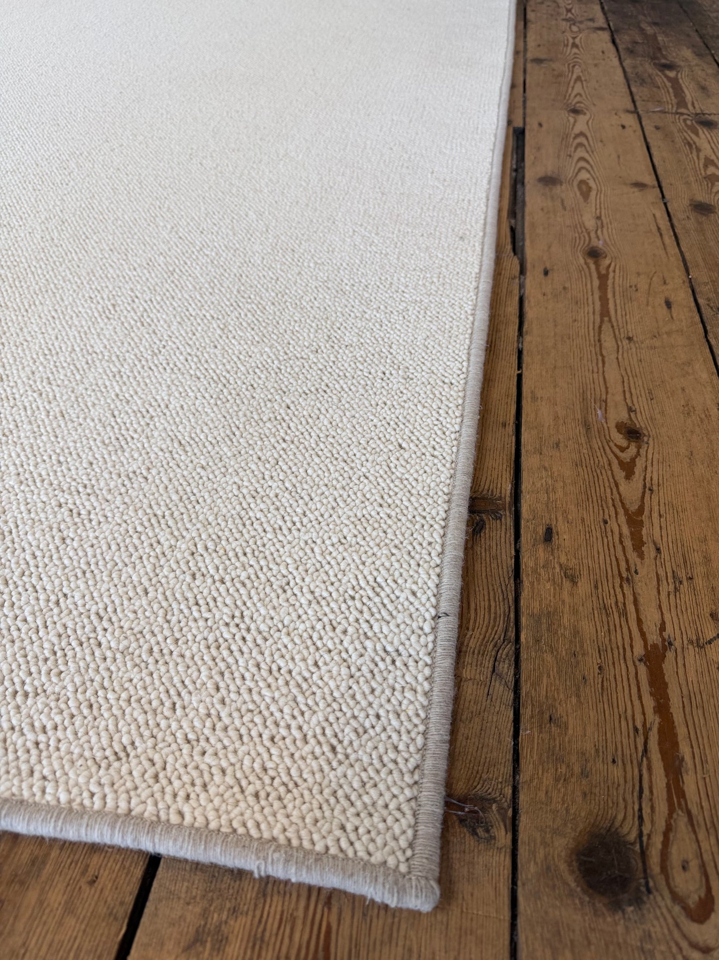 Blanc ivorie 100% wool rug 238cm x 350cm