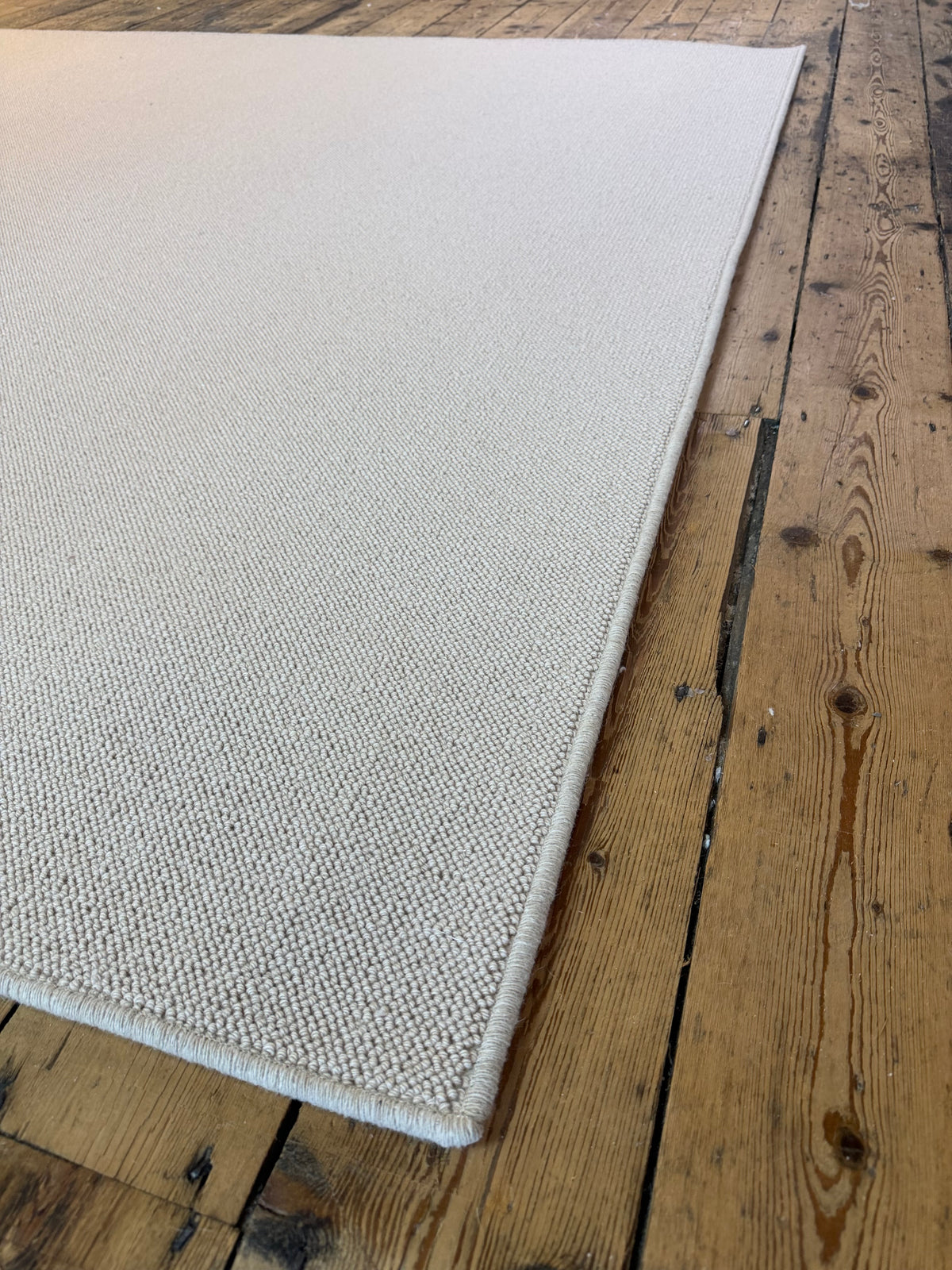 Ashdown 100% wool rug 224cm x 323cm