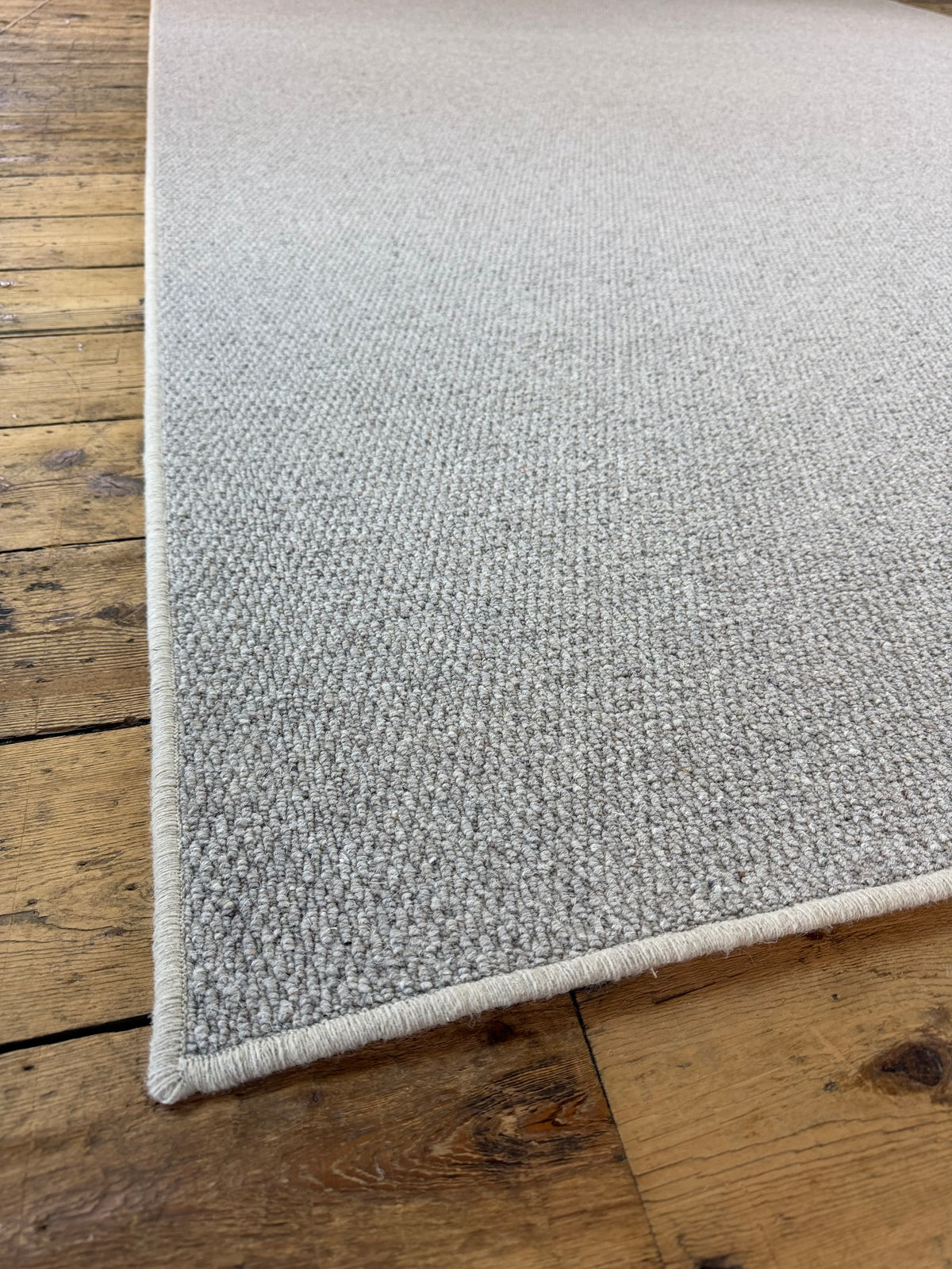 Smoke 100% wool rug 230cm x 377cm