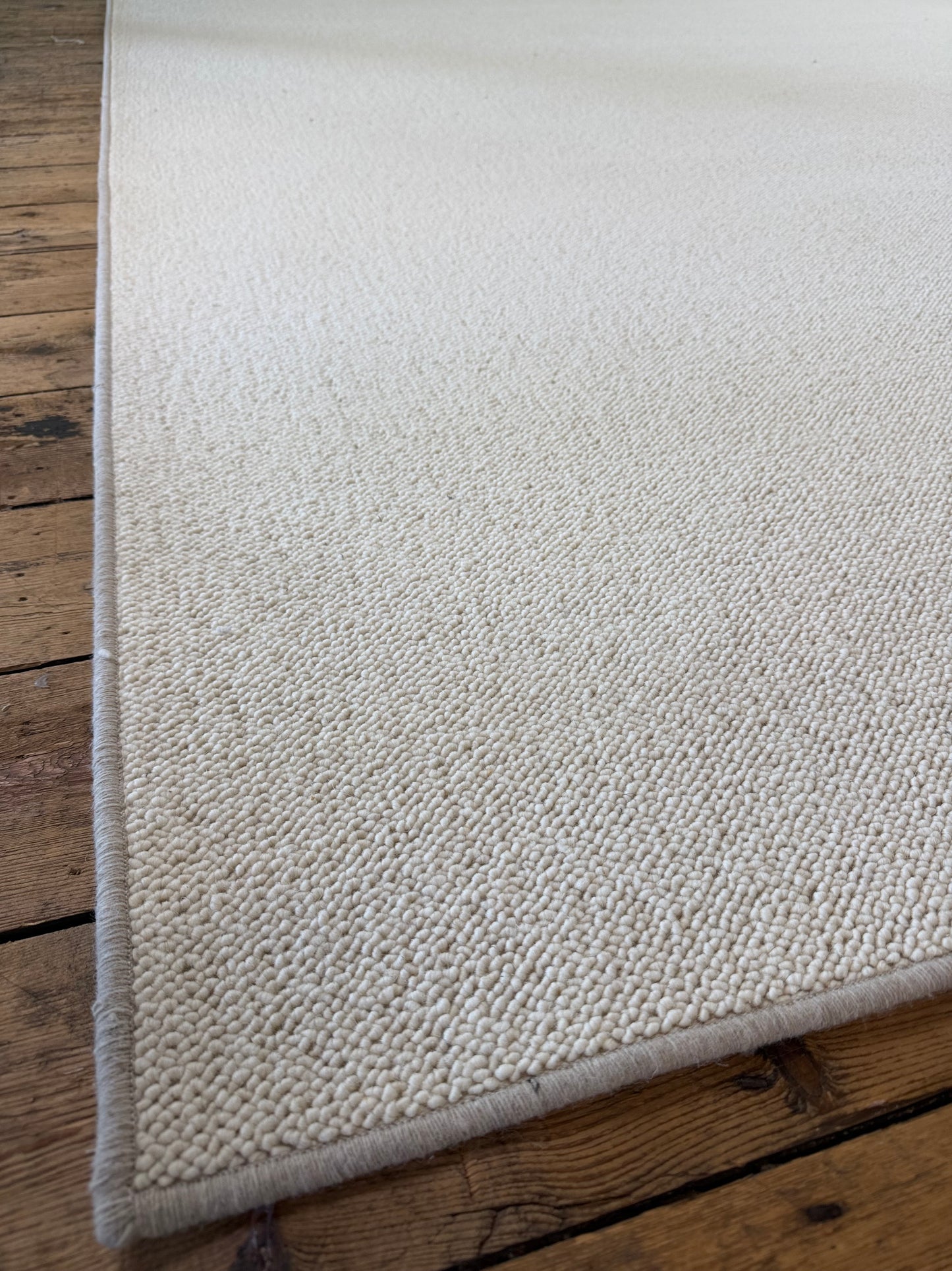 Blanc ivorie 100% wool rug 238cm x 350cm