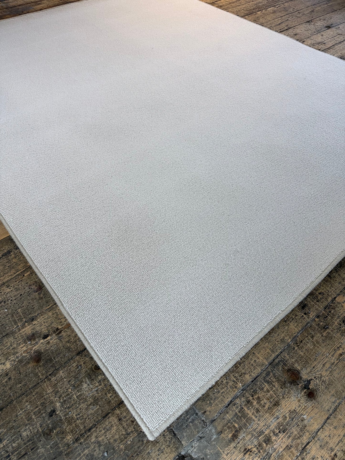 White flake 100% wool rug 200cm x 250cm