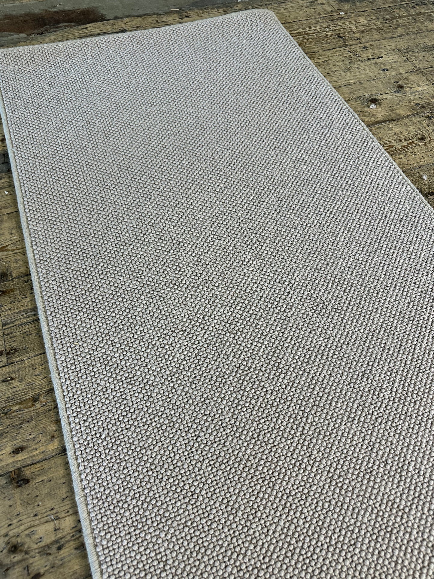 Cinereous 100% wool runner 83cm x 286cm