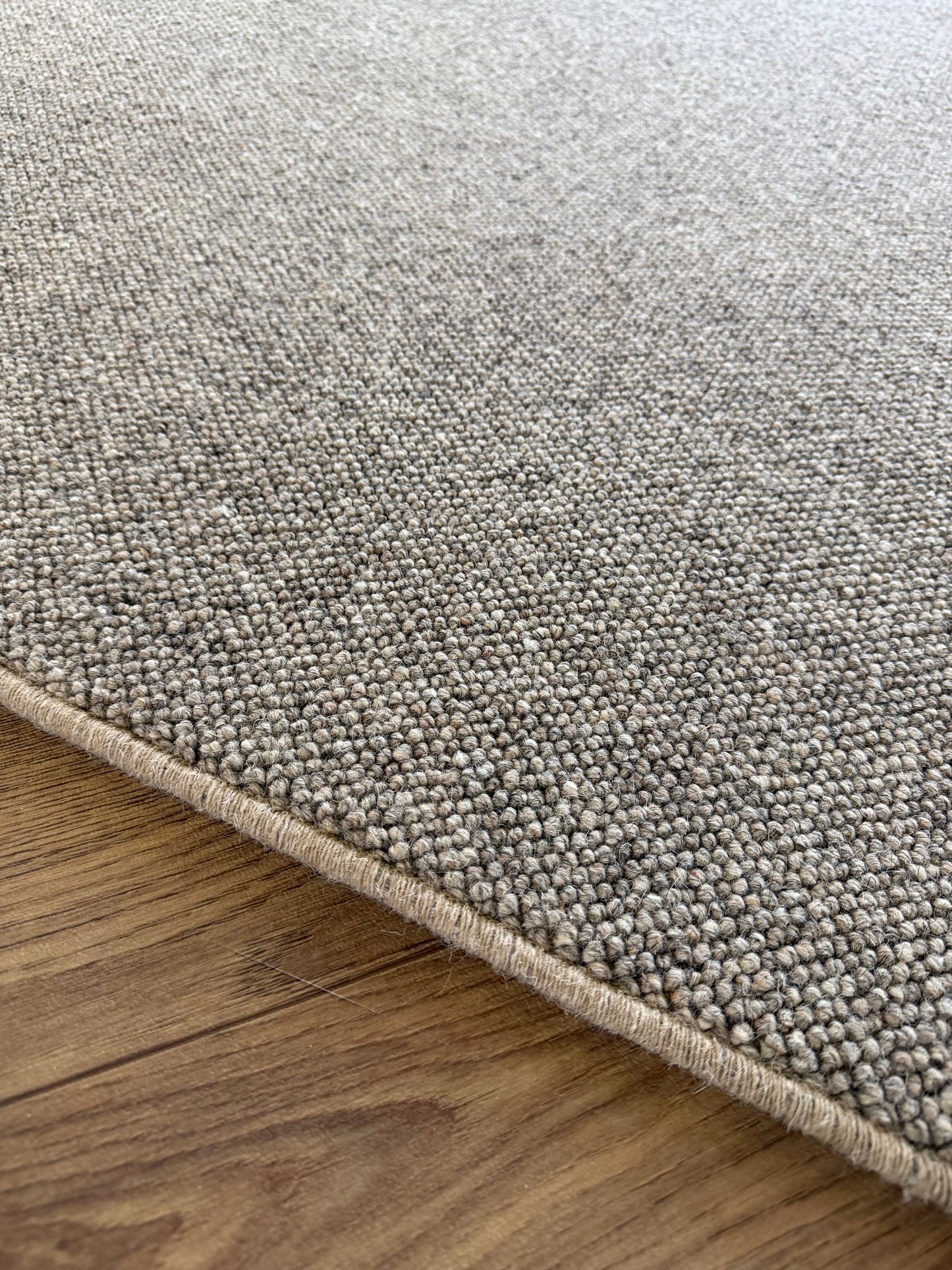 Chert 100% wool rug 177cm x 298cm