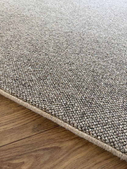 Chert 100% wool rug 177cm x 298cm