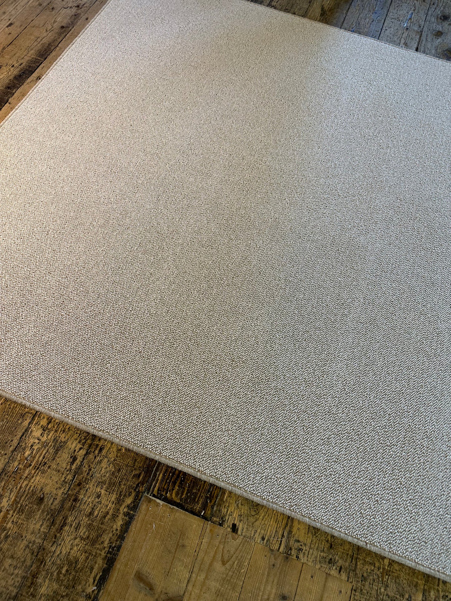 Rustic 100% wool rug 185cm x 276cm